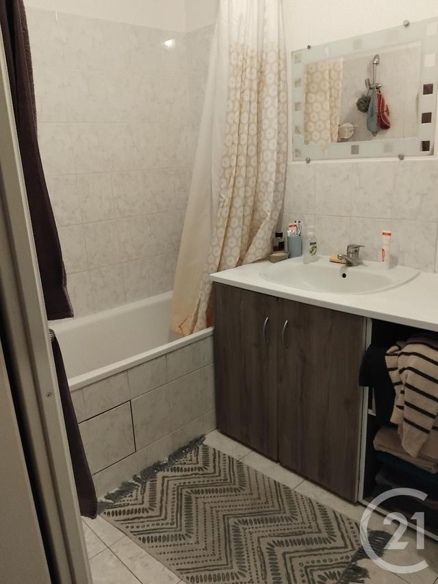 Appartement F3 à vendre - 3 pièces - 60.87 m2 - ORLEANS - 45 - CENTRE - Century 21 Néré Immobilier